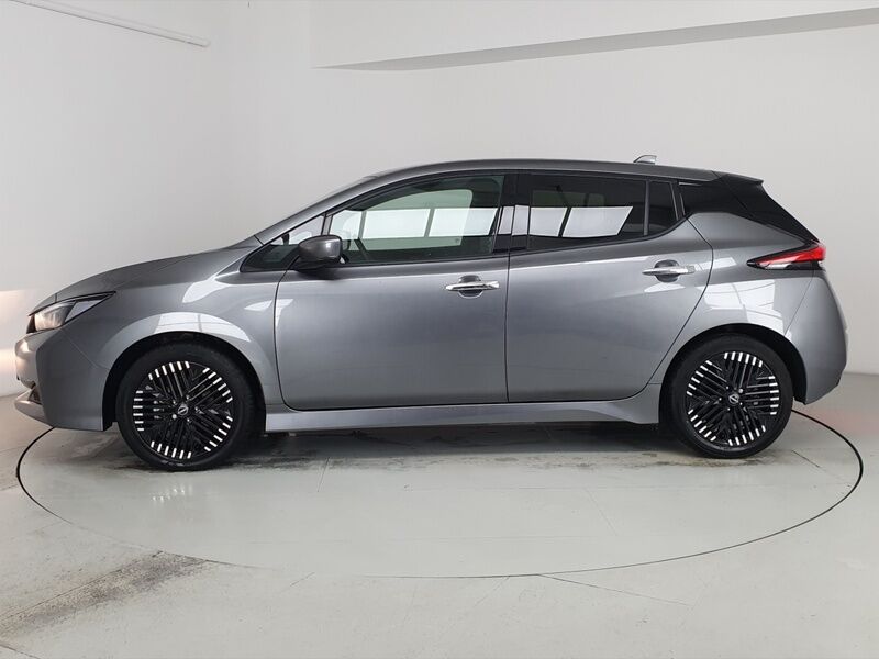 More views of Nissan Leaf