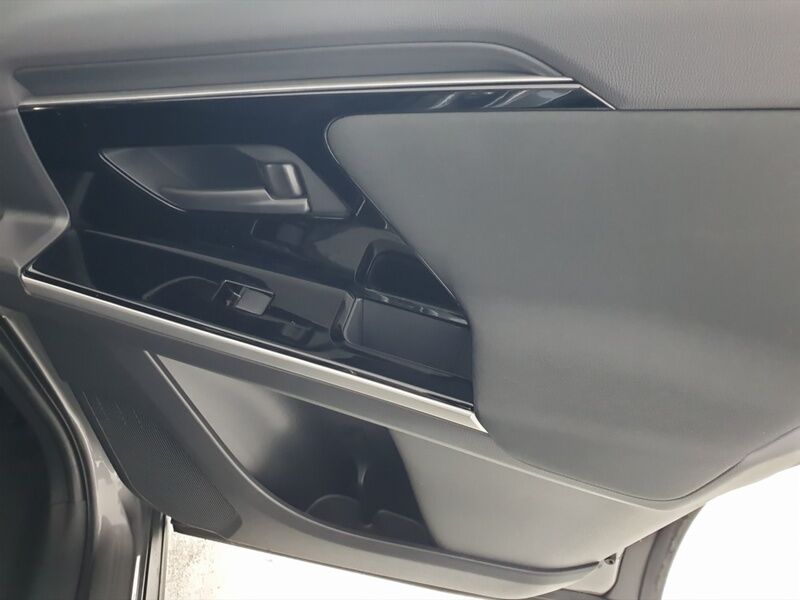 More views of Subaru Solterra