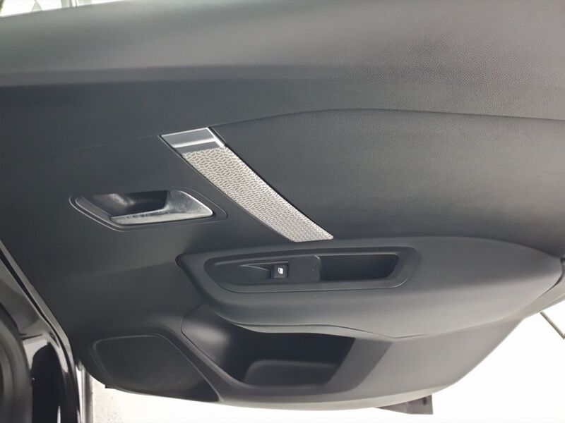 More views of Citroen e-C4 X