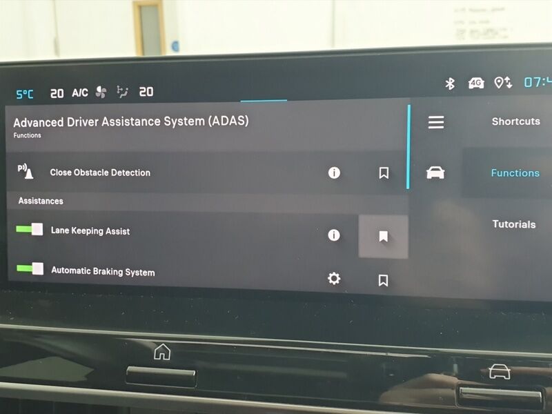 More views of Citroen e-C4 X