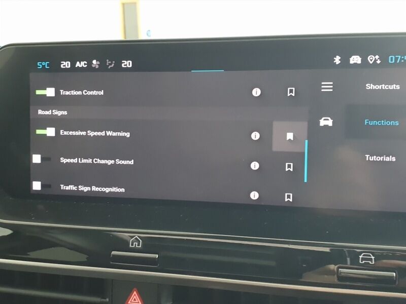 More views of Citroen e-C4 X