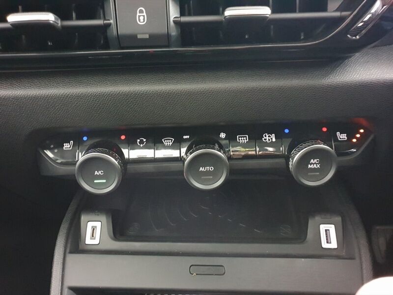 More views of Citroen e-C4 X