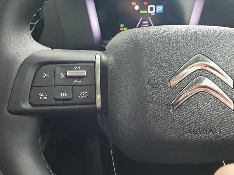 More views of Citroen e-C4 X