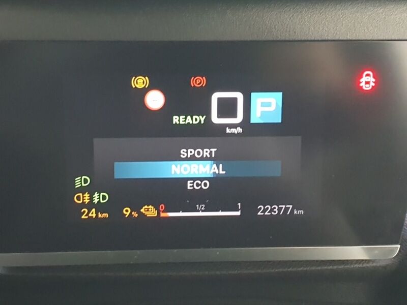 More views of Citroen e-C4 X