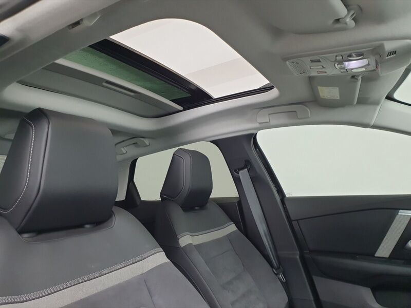 More views of Citroen e-C4 X