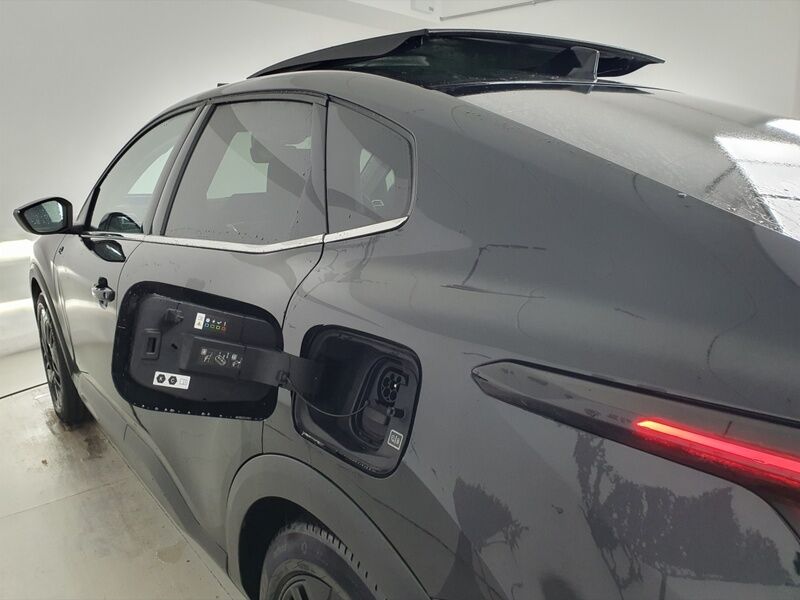 More views of Citroen e-C4 X