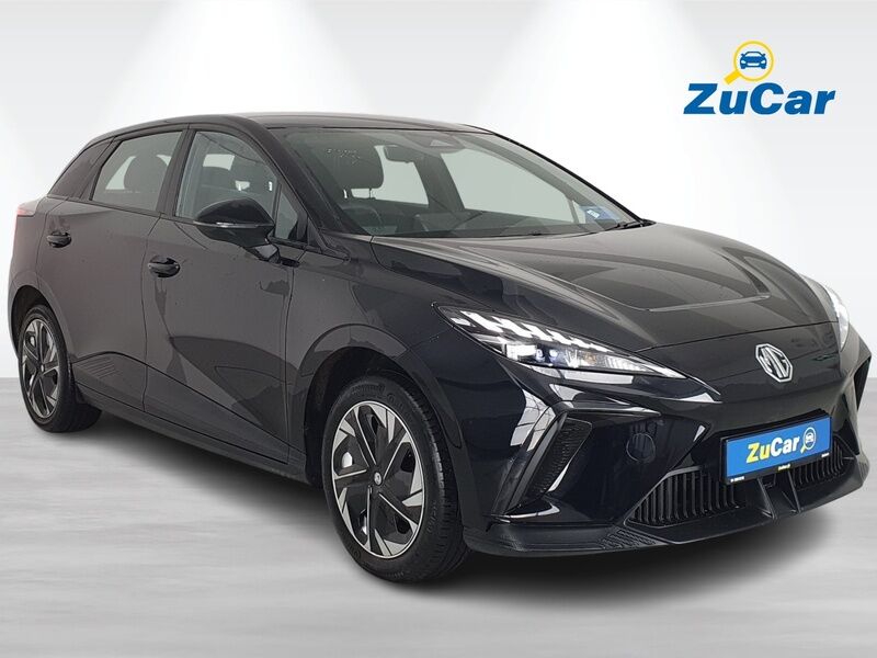 More views of MG MG4