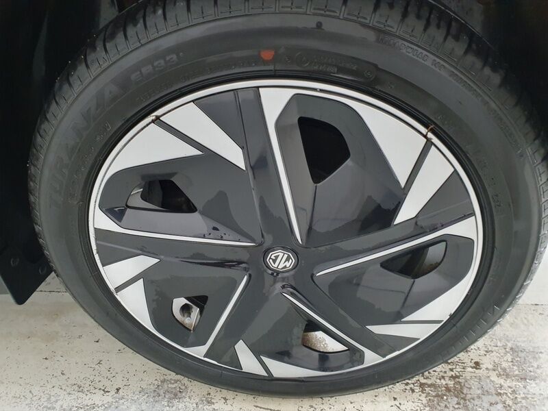 More views of MG MG4