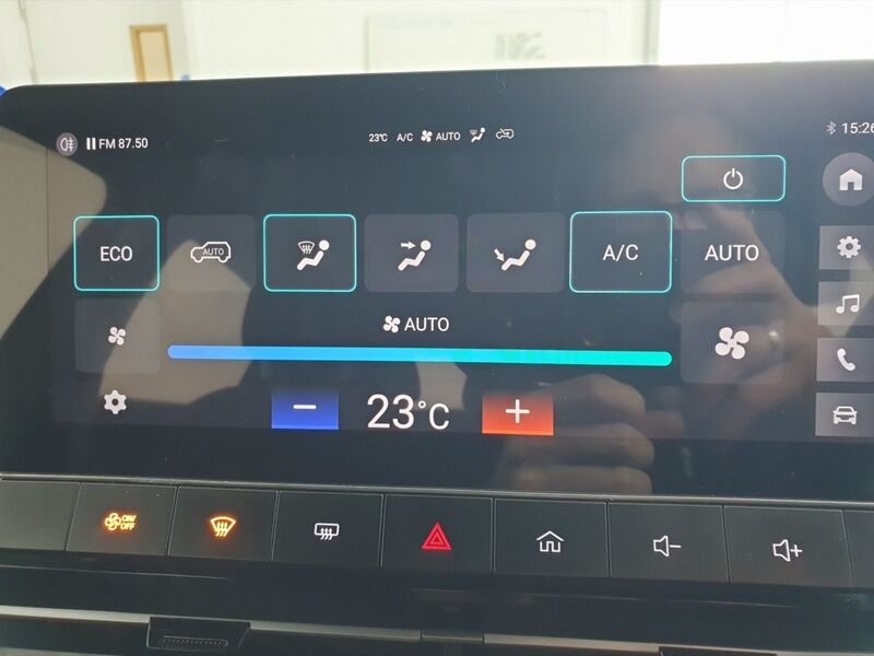 More views of MG MG4