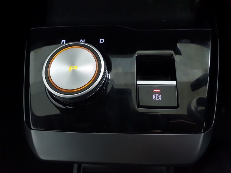 More views of MG MG4