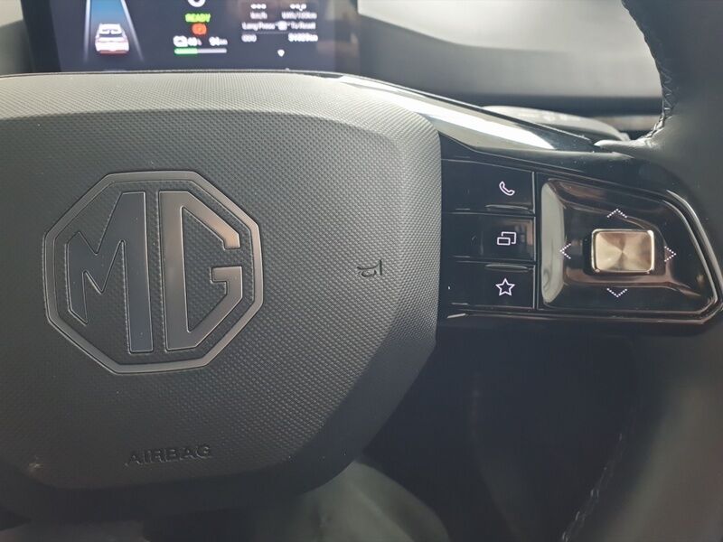 More views of MG MG4