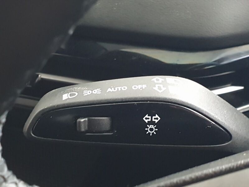 More views of MG MG4