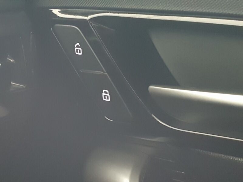 More views of MG MG4