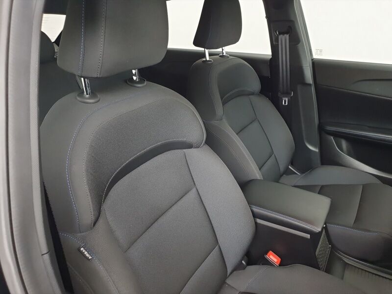 More views of MG MG4