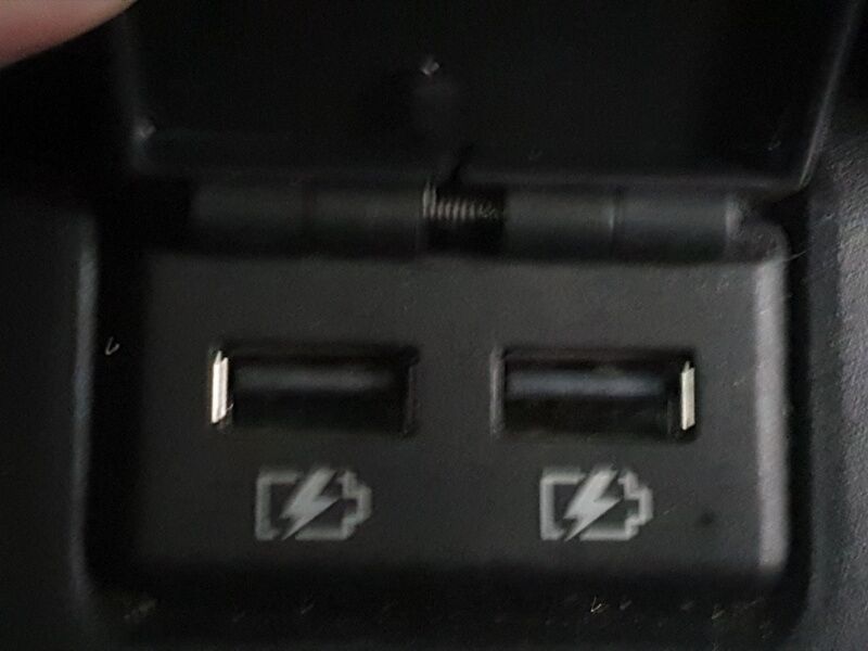 More views of Nissan Leaf