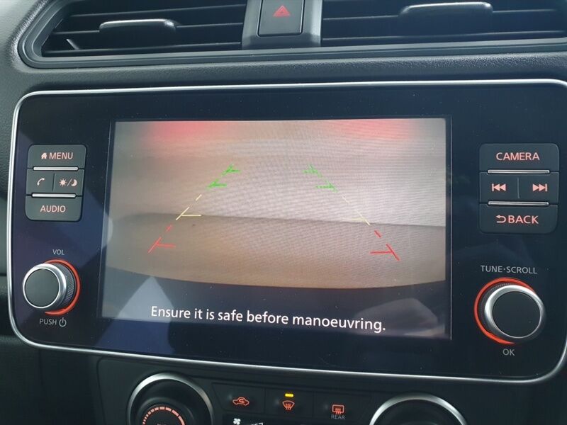 More views of Nissan Leaf