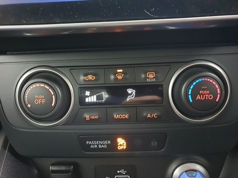 More views of Nissan Leaf