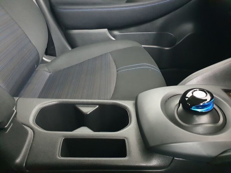 More views of Nissan Leaf