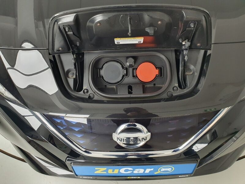 More views of Nissan Leaf