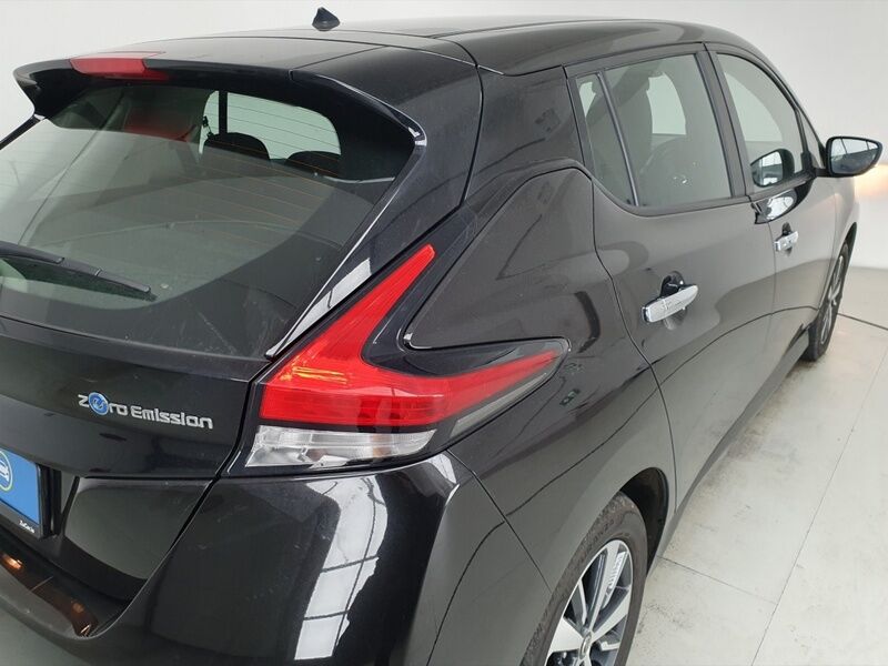 More views of Nissan Leaf