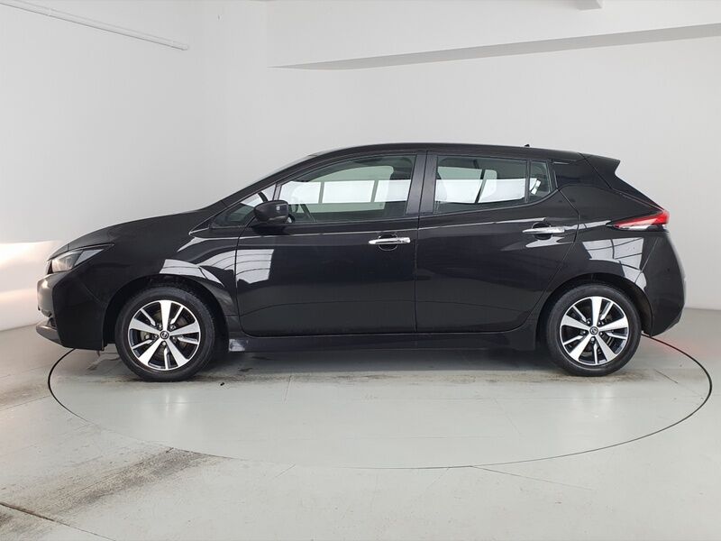 More views of Nissan Leaf