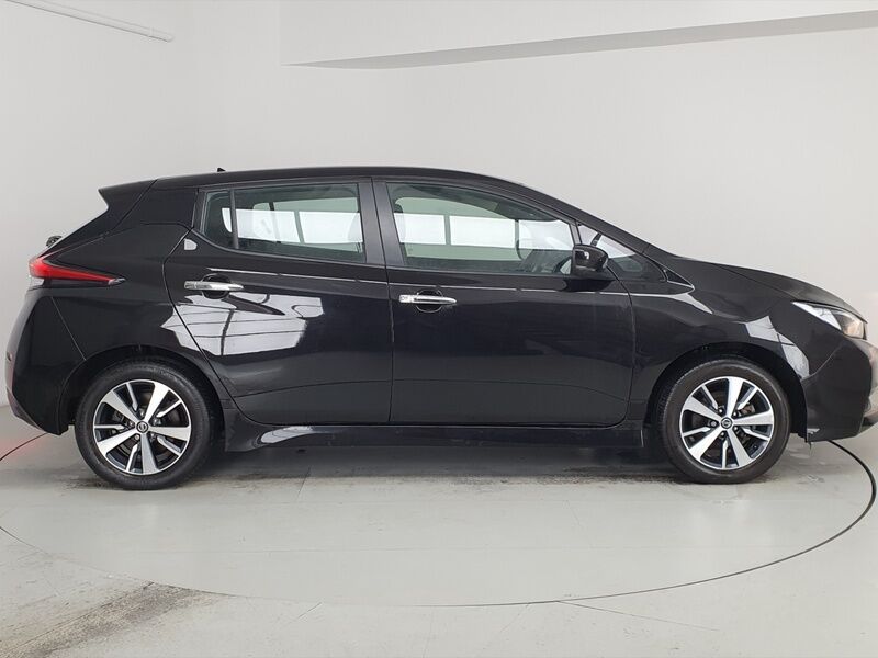 More views of Nissan Leaf