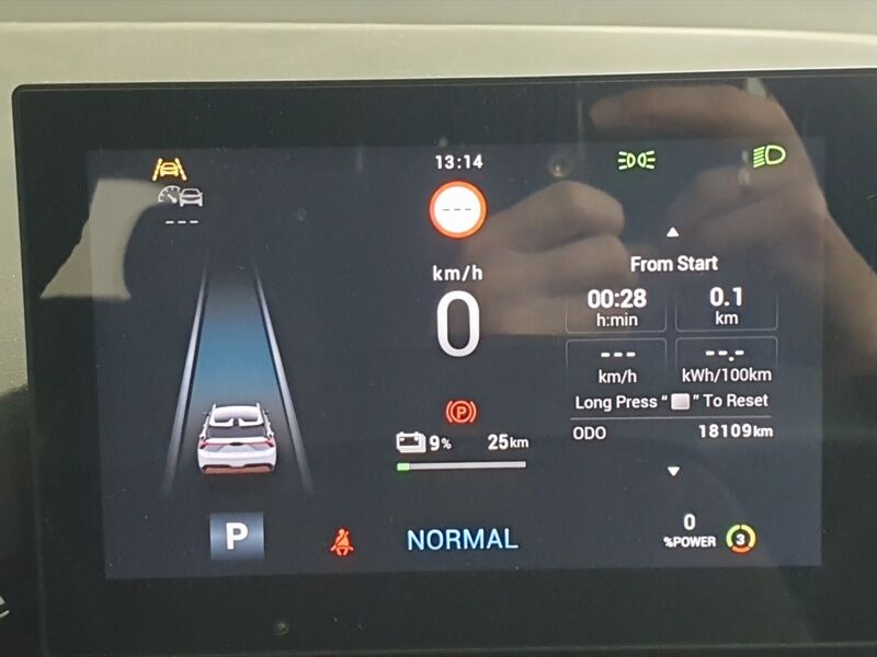 More views of MG MG4