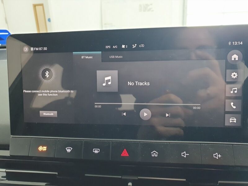 More views of MG MG4