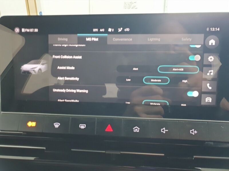 More views of MG MG4