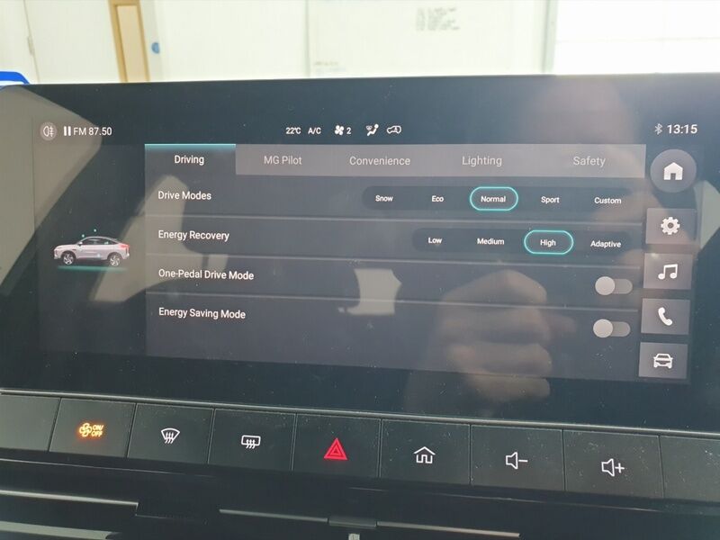 More views of MG MG4