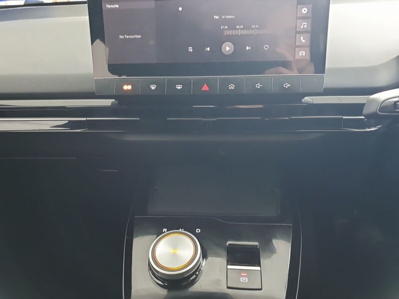 More views of MG MG4