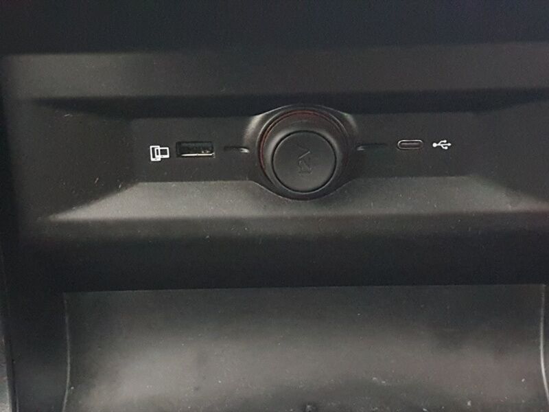 More views of MG MG4