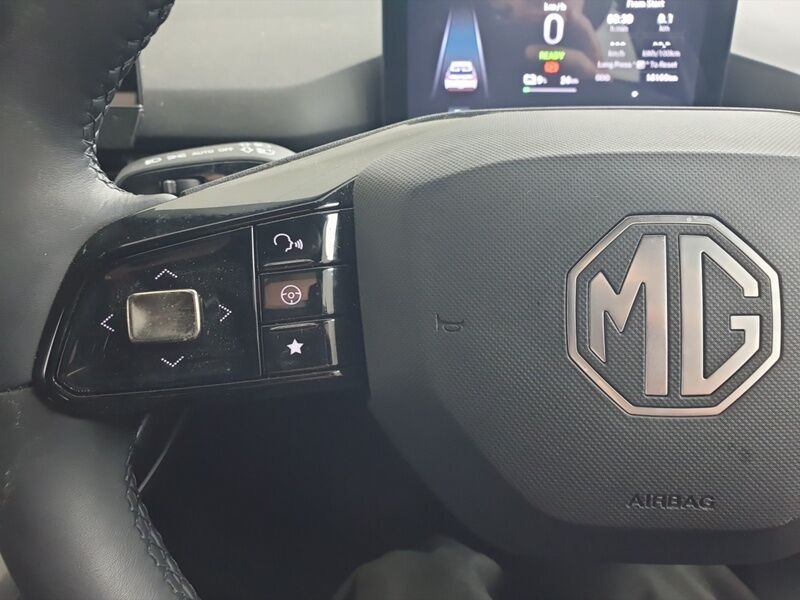 More views of MG MG4