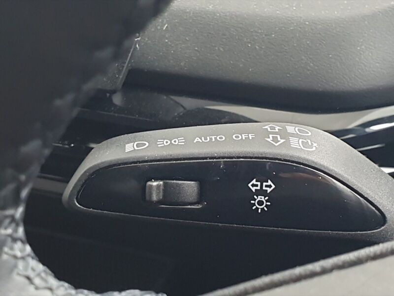 More views of MG MG4