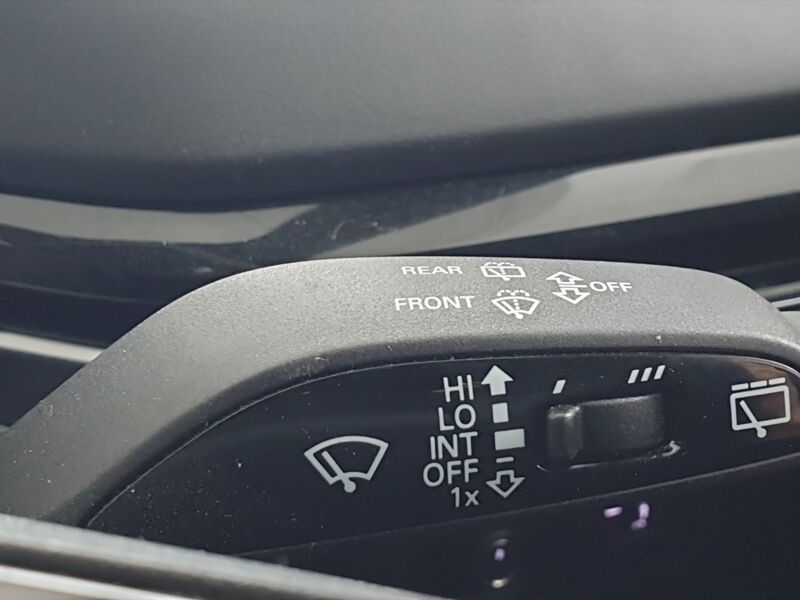 More views of MG MG4