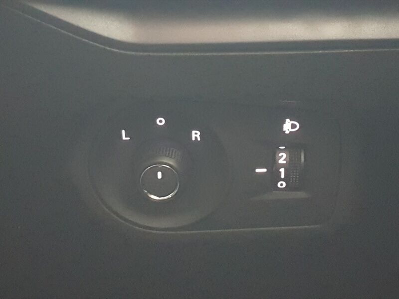 More views of MG MG4