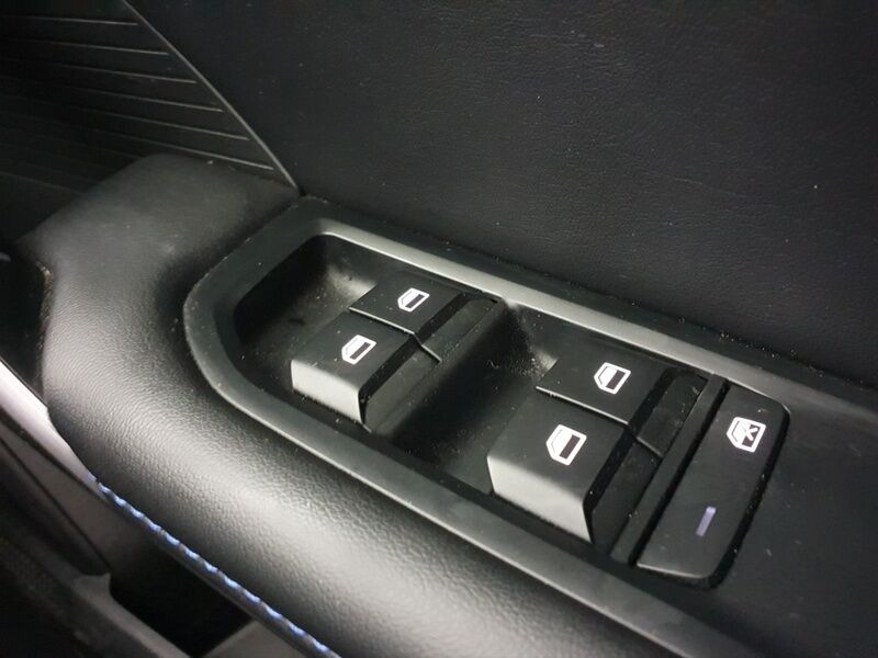 More views of MG MG4