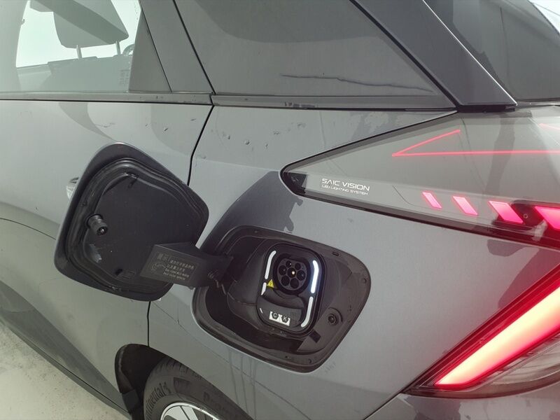 More views of MG MG4