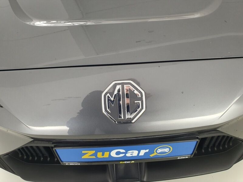 More views of MG MG4