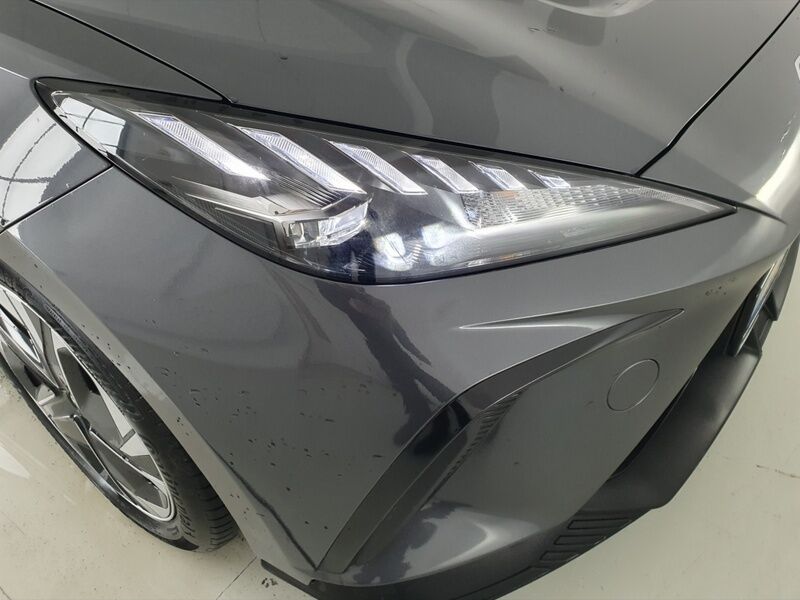 More views of MG MG4