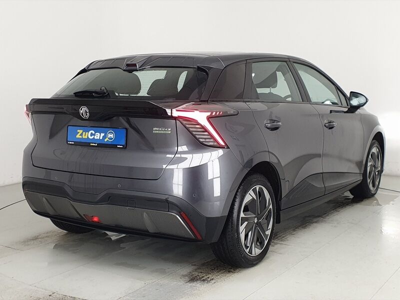 More views of MG MG4