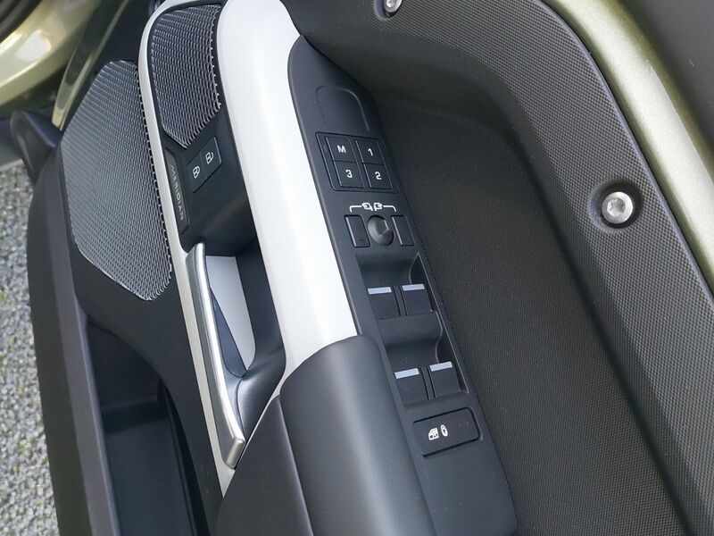 More views of Land Rover Defender