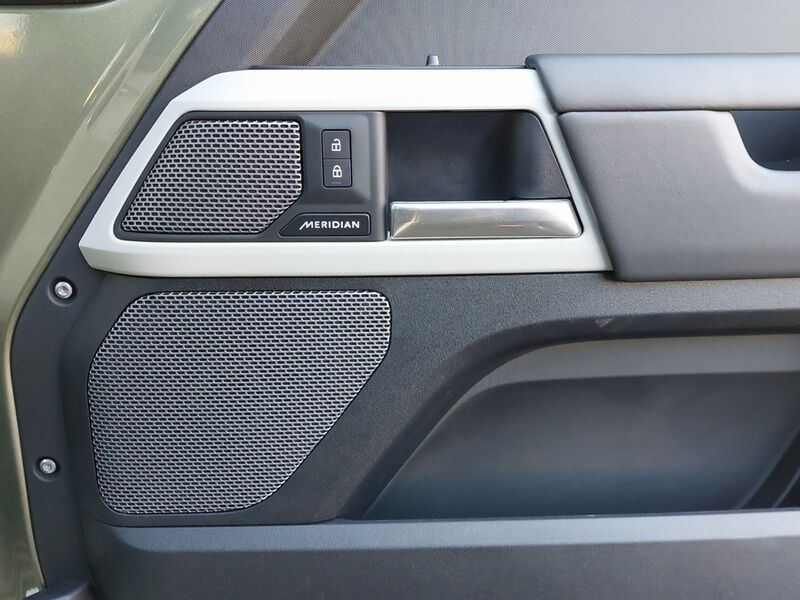 More views of Land Rover Defender