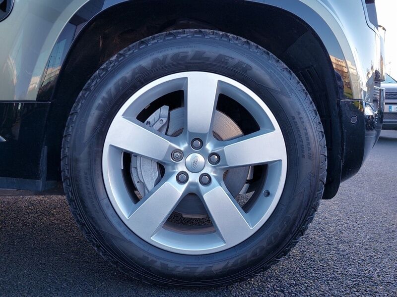 More views of Land Rover Defender