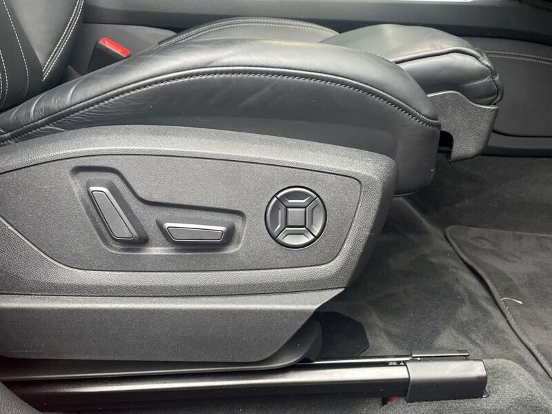 More views of Audi e-tron