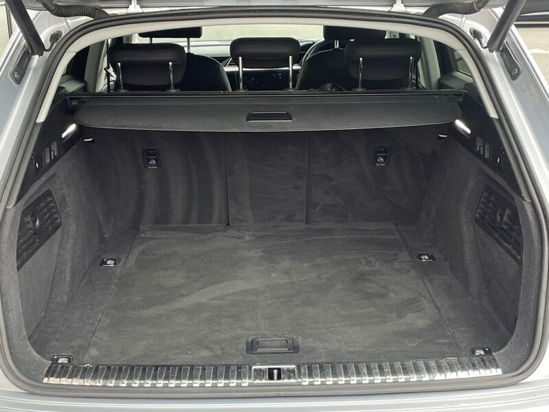 More views of Audi e-tron