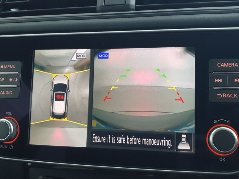 More views of Nissan Leaf