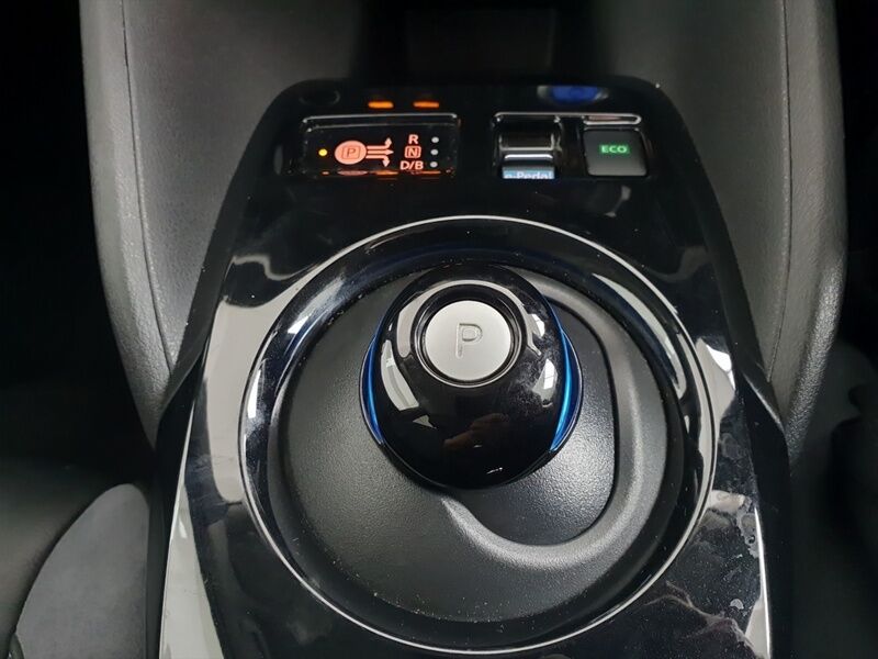 More views of Nissan Leaf