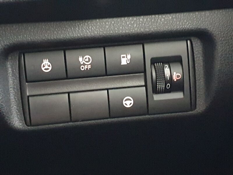 More views of Nissan Leaf