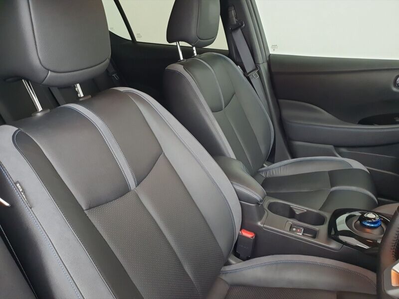 More views of Nissan Leaf